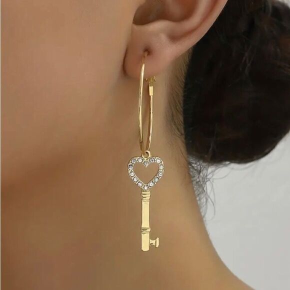 🔐 NEW lock & key hoop dangle earrings 🔐 - Picture 1 of 6